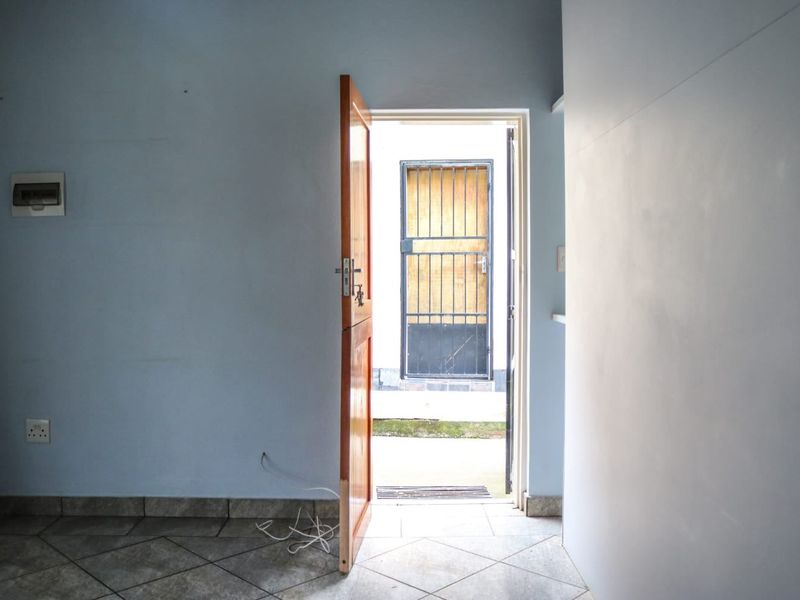 Apartment Rental Monthly In Benoni - Photo 2