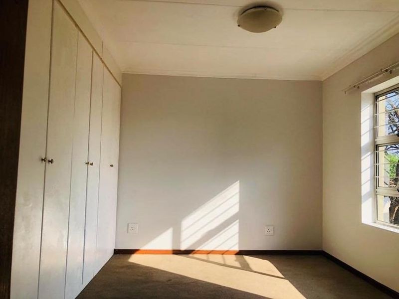 Townhouse Rental Monthly In Pretoria - Photo 8