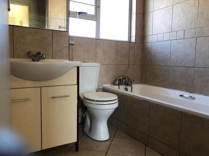 Townhouse Rental Monthly In Pretoria - Photo 7