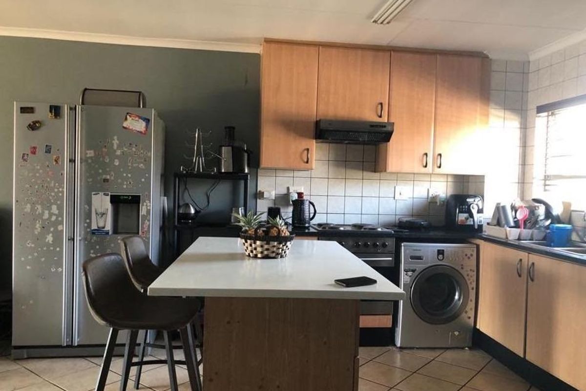 Townhouse Rental Monthly In Pretoria - Photo 4