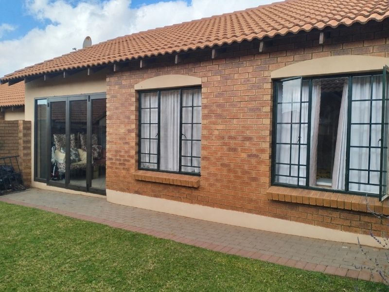 Townhouse For Sale In Centurion - Photo 2