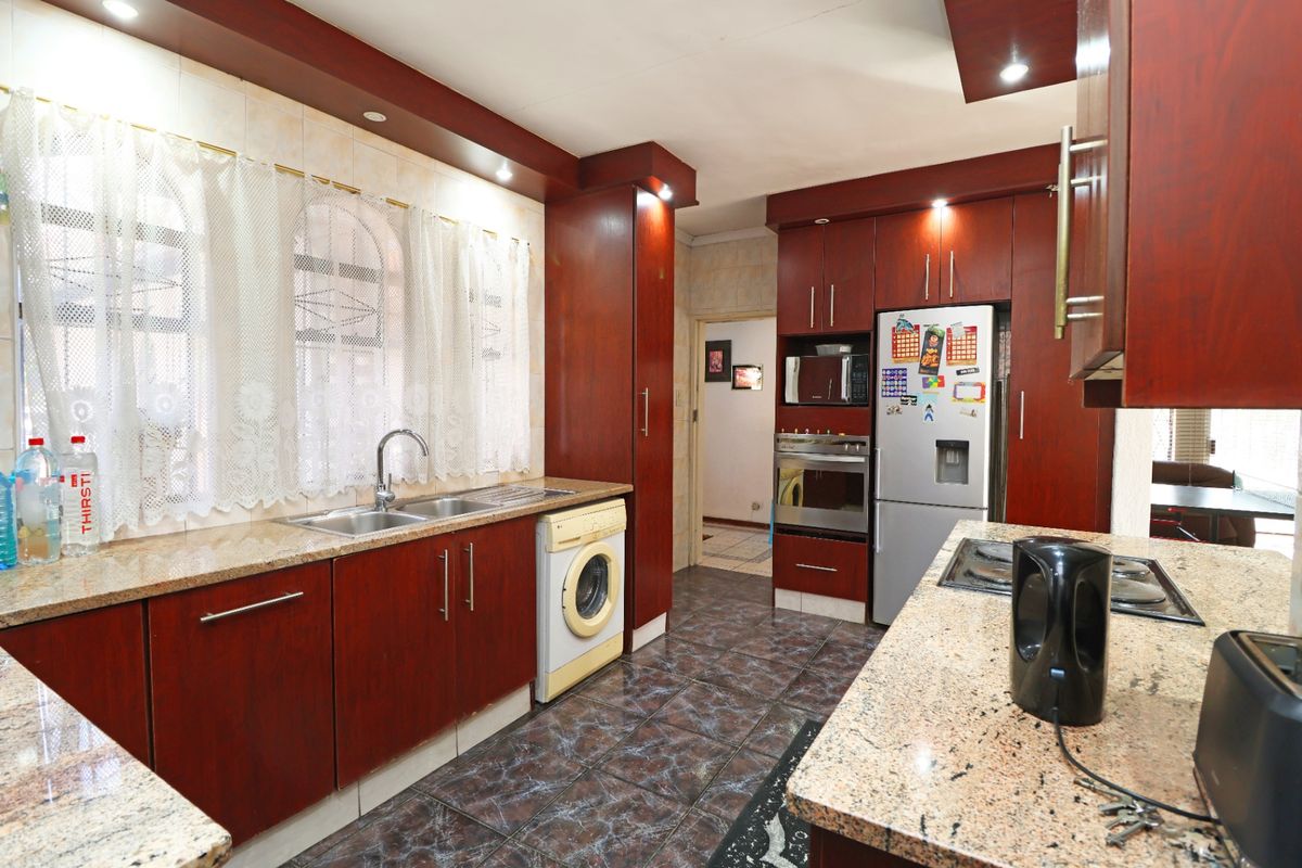 House For Sale In Johannesburg - Photo 4