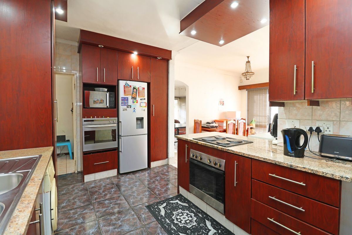 House For Sale In Johannesburg - Photo 5