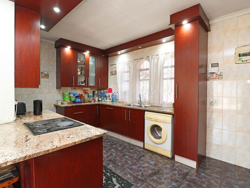 House For Sale In Johannesburg - Photo 3