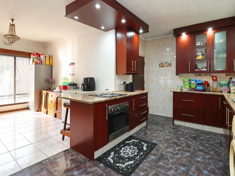 House For Sale In Johannesburg - Photo 6