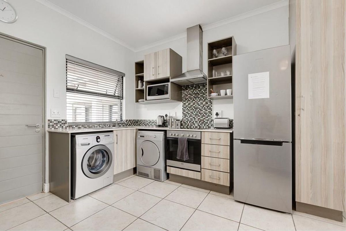Apartment Rental Monthly In Sandton - Photo 4