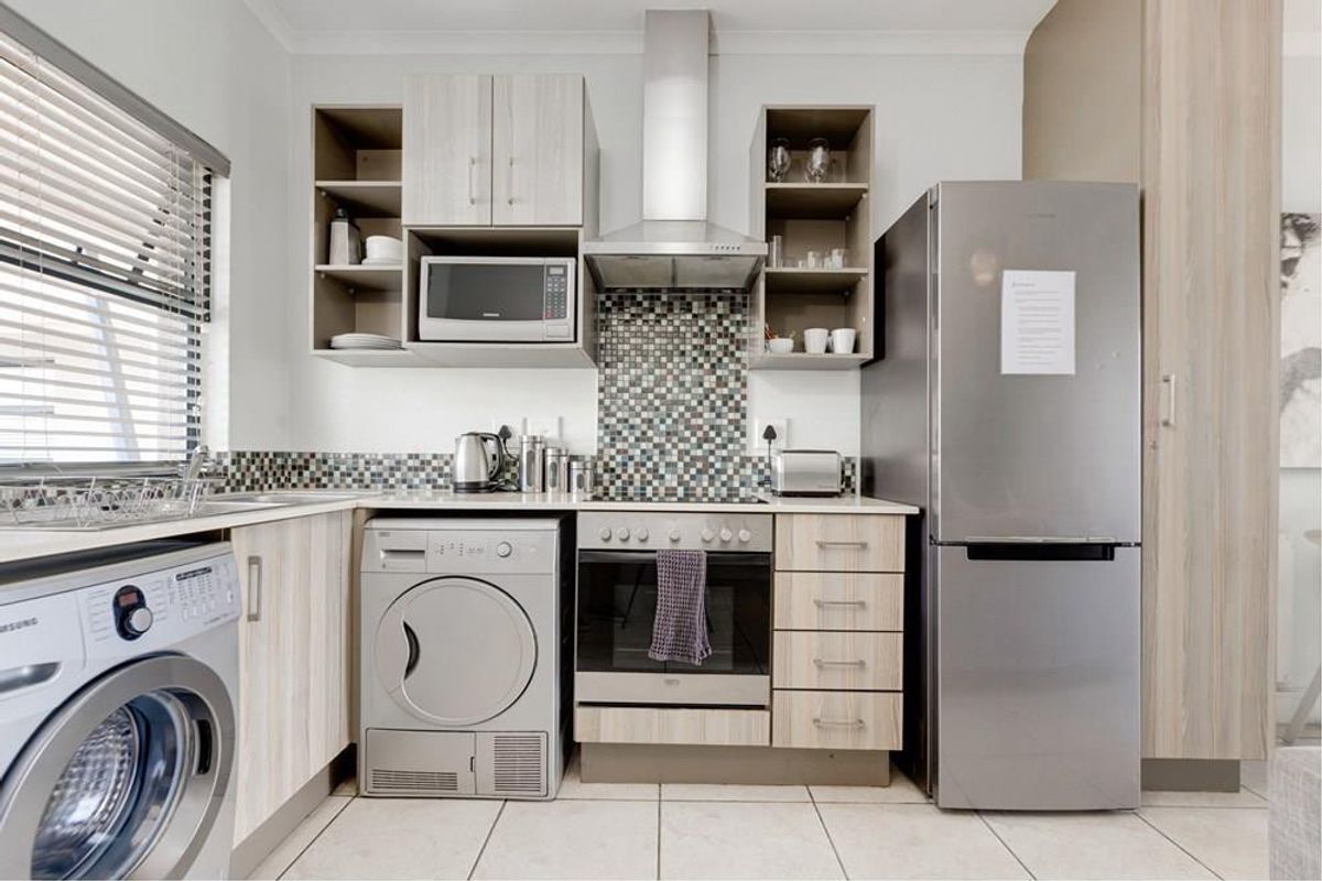 Apartment Rental Monthly In Sandton - Photo 5