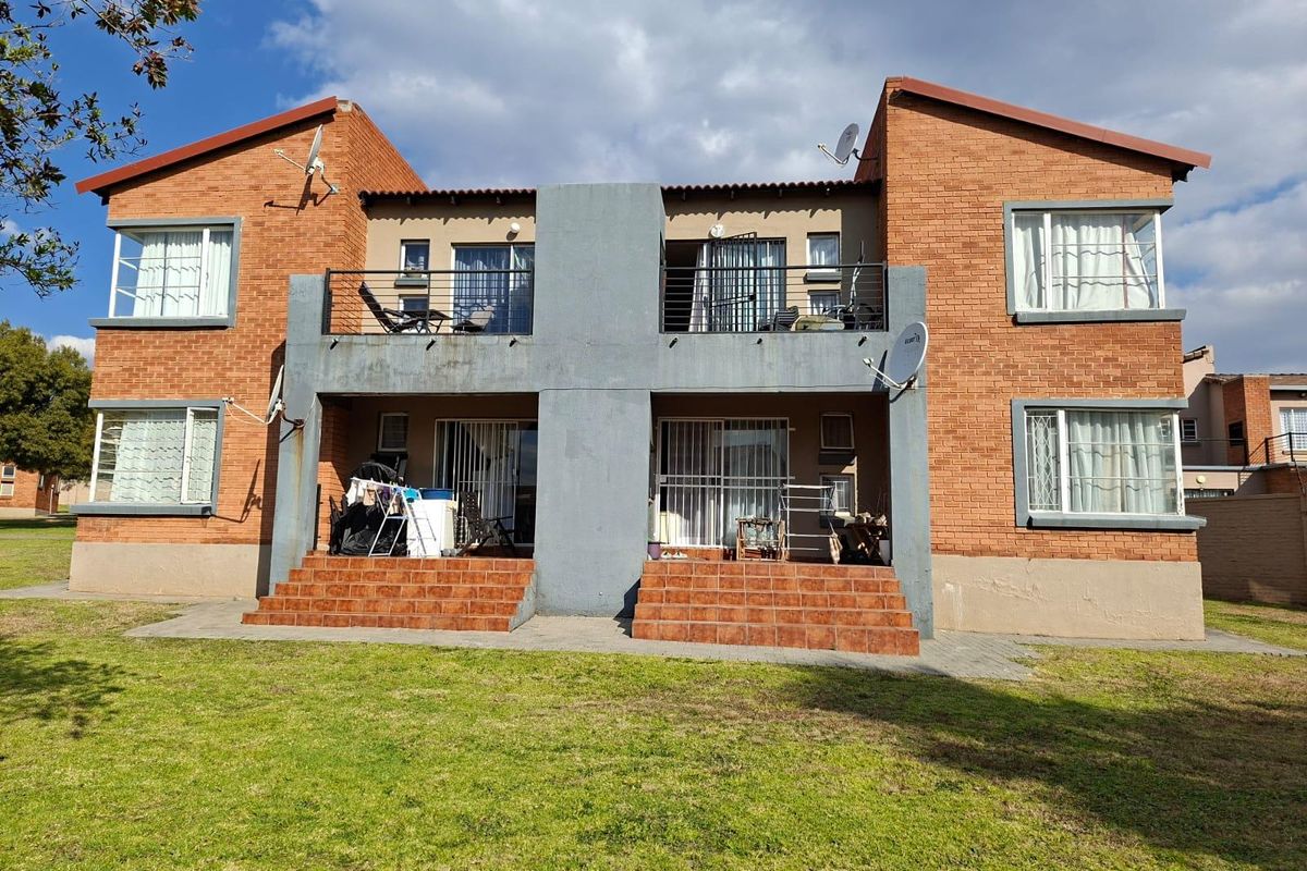 Apartment For Sale In Roodepoort - Photo 4