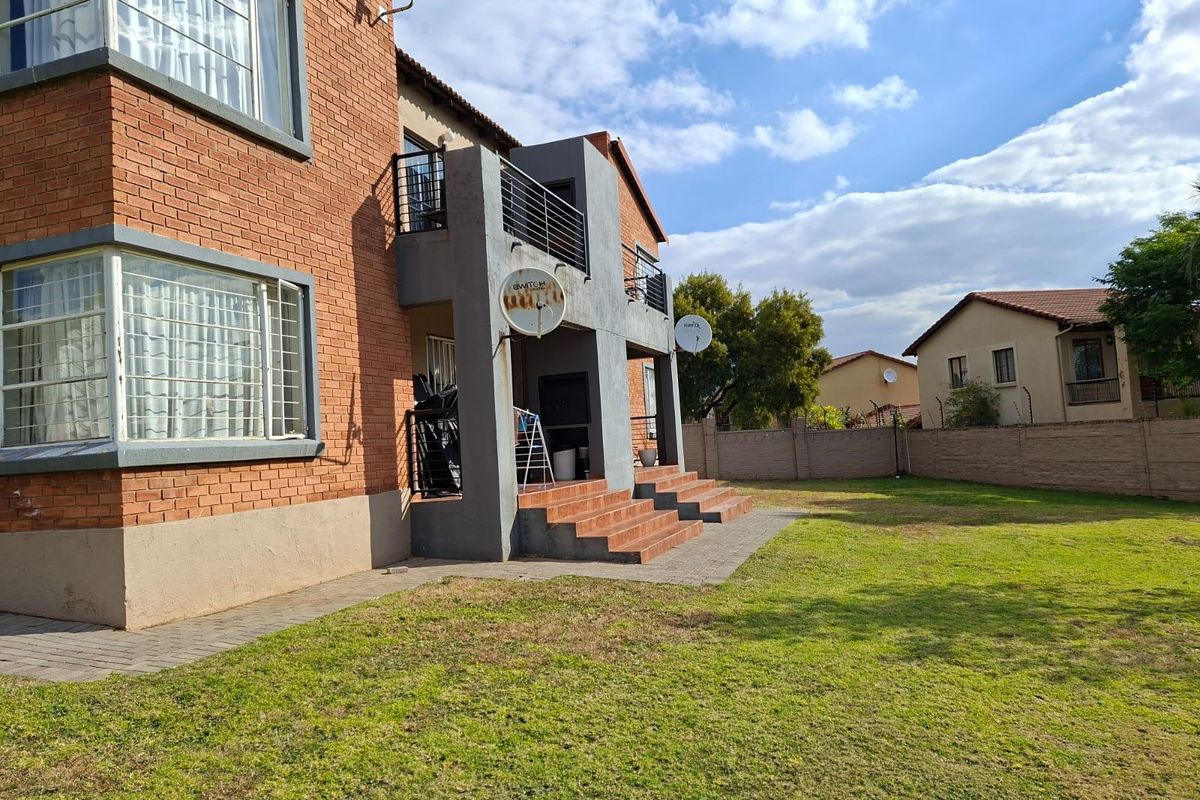 Apartment For Sale In Roodepoort - Photo 3