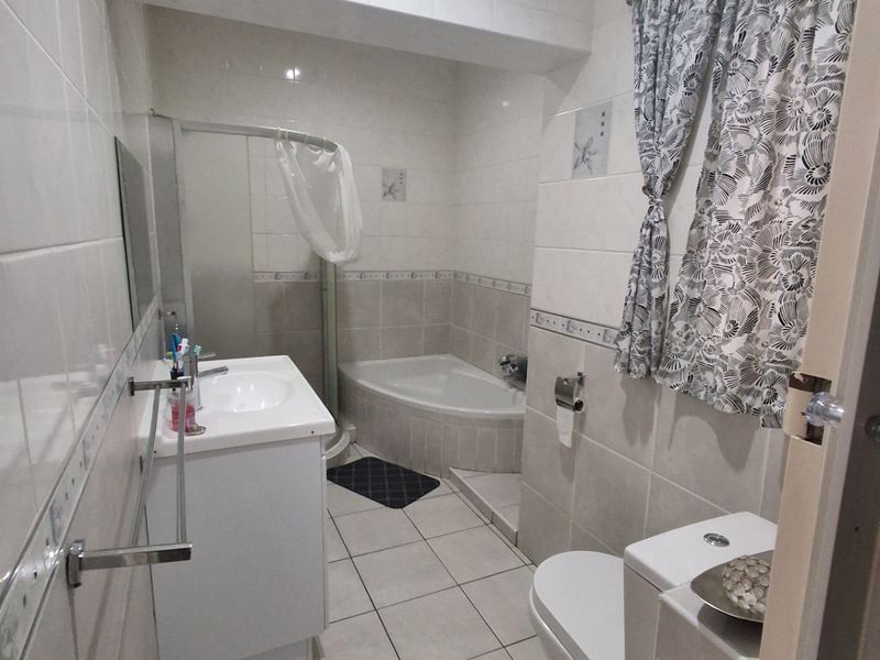 Apartment Rental Monthly In Kuils River - Photo 5