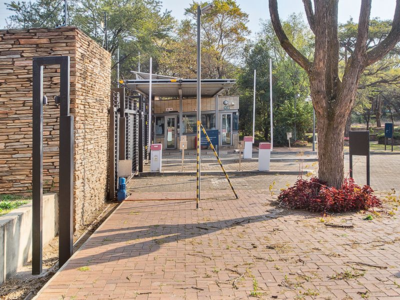 Commercial Rental Monthly In Johannesburg - Photo 6