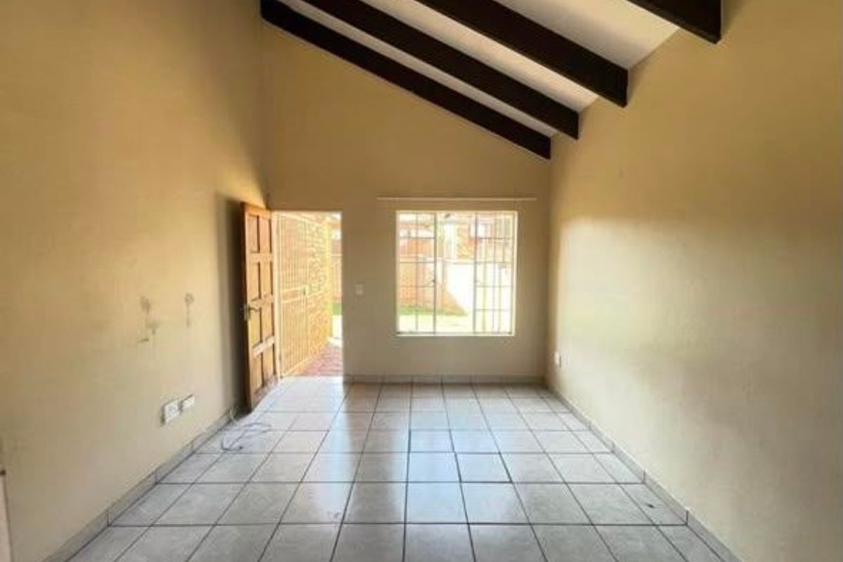 Townhouse Rental Monthly In Centurion - Photo 5