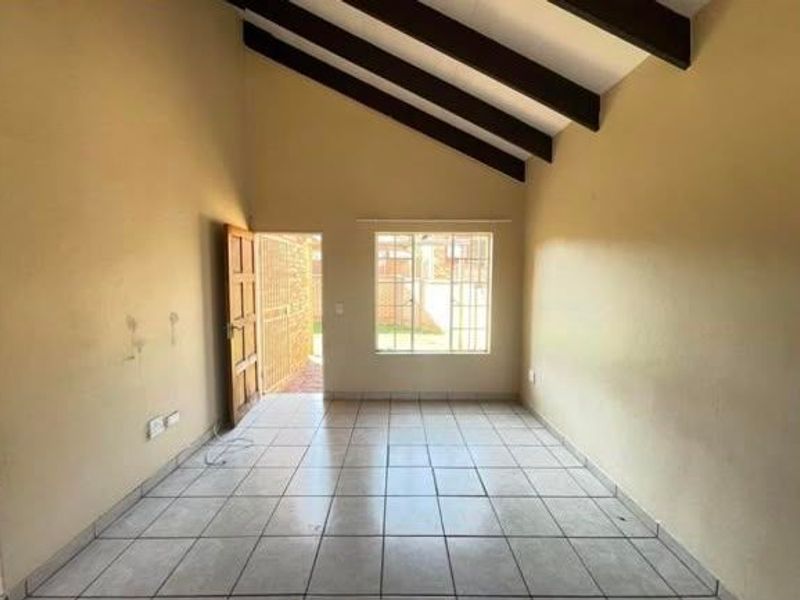 Townhouse Rental Monthly In Centurion - Photo 5