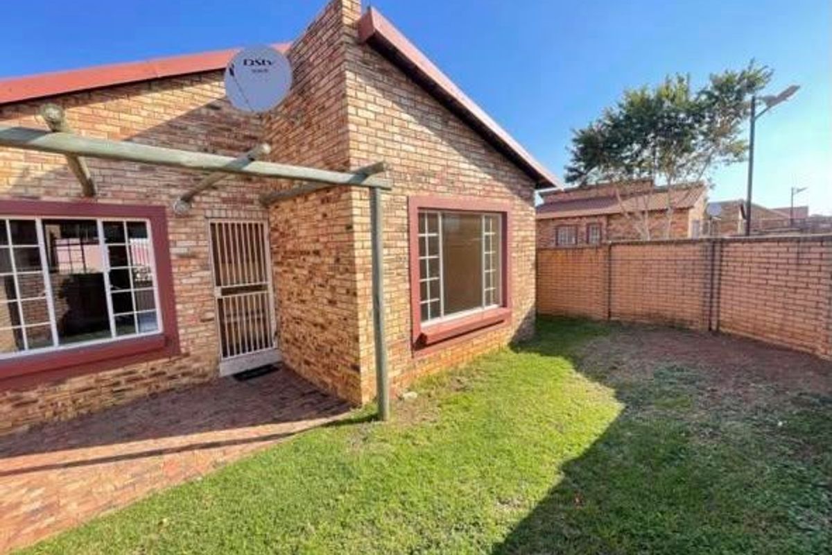 Townhouse Rental Monthly In Centurion - Photo 3