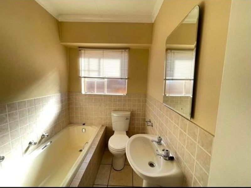 Townhouse Rental Monthly In Centurion - Photo 9