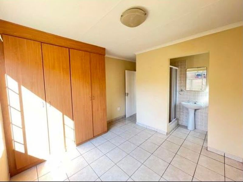 Townhouse Rental Monthly In Centurion - Photo 6