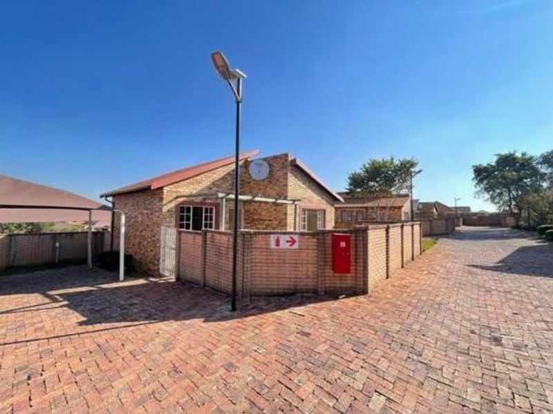 Townhouse Rental Monthly In Centurion - Photo 2