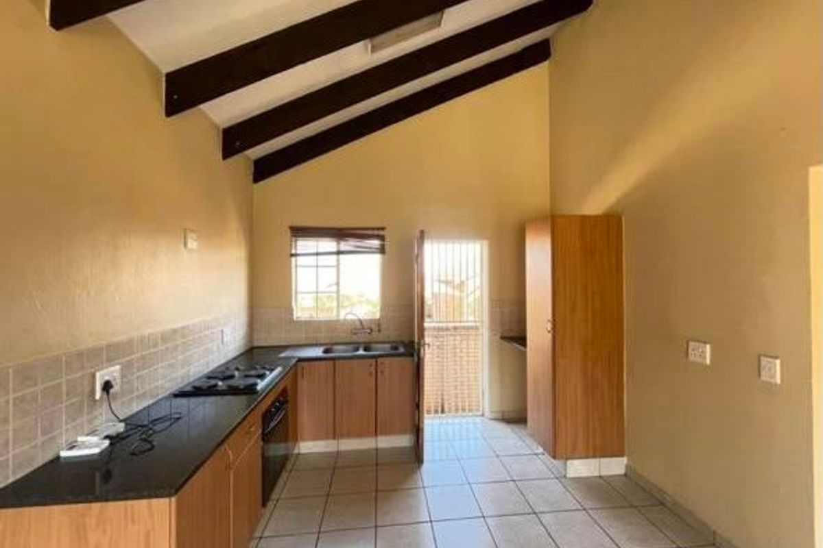 Townhouse Rental Monthly In Centurion - Photo 4