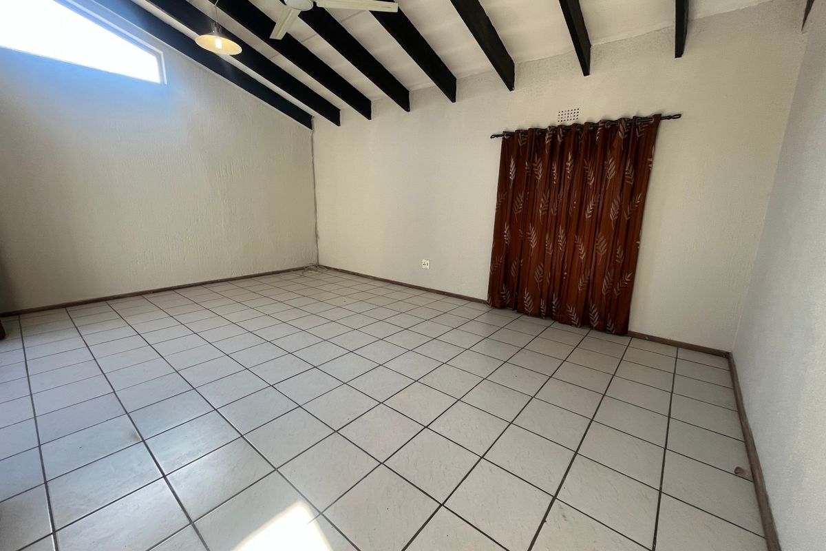 Townhouse For Sale In Randburg - Photo 4