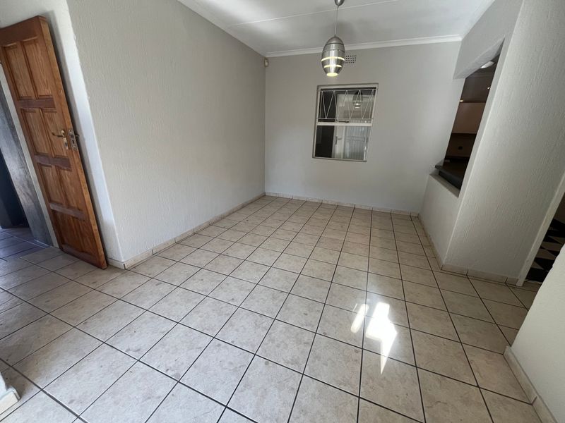 Townhouse For Sale In Randburg - Photo 5