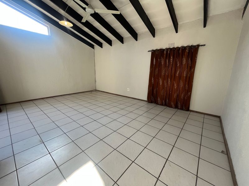 Townhouse For Sale In Randburg - Photo 4