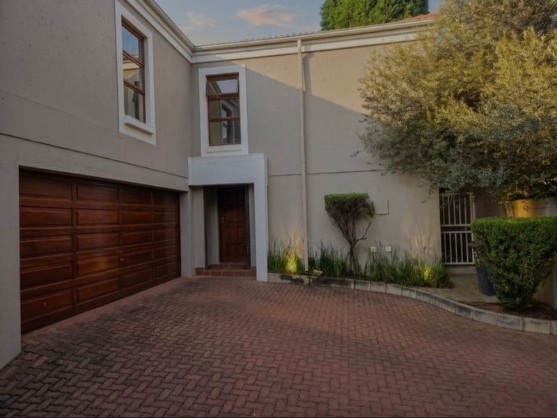 Townhouse For Sale In Sandton - Photo 2