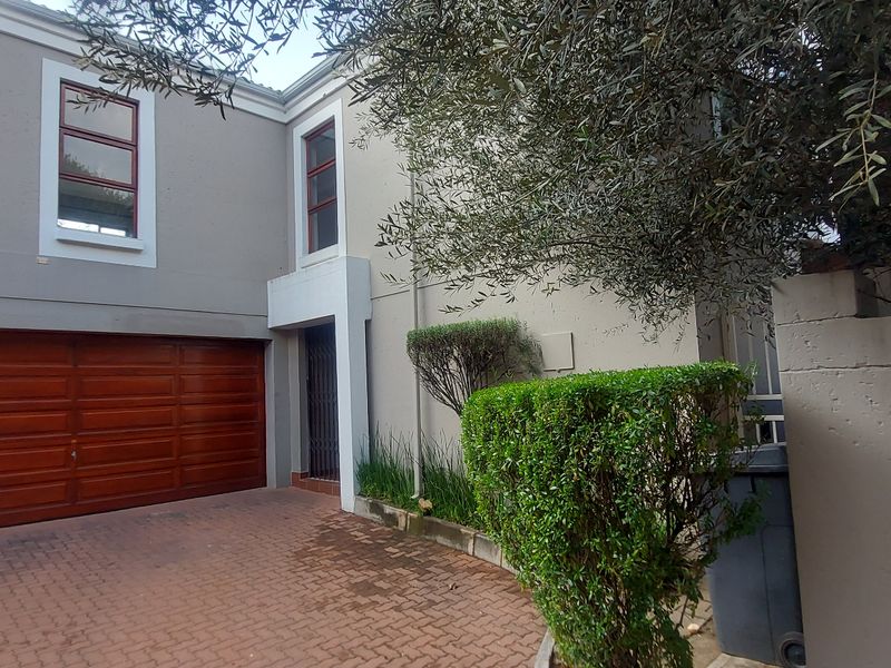Townhouse For Sale In Sandton - Photo 1