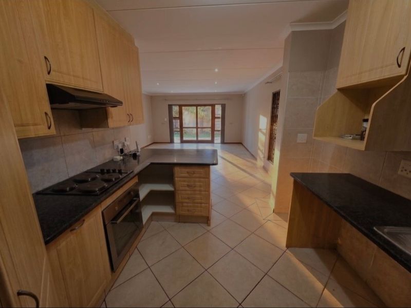 Townhouse For Sale In Sandton - Photo 10