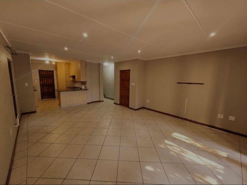 Townhouse For Sale In Sandton - Photo 8