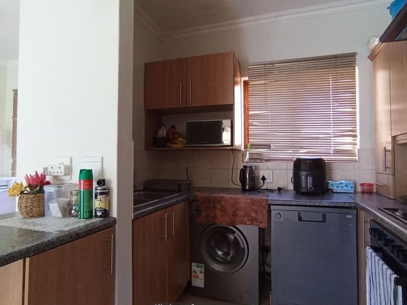 Townhouse For Sale In Midrand - Photo 2