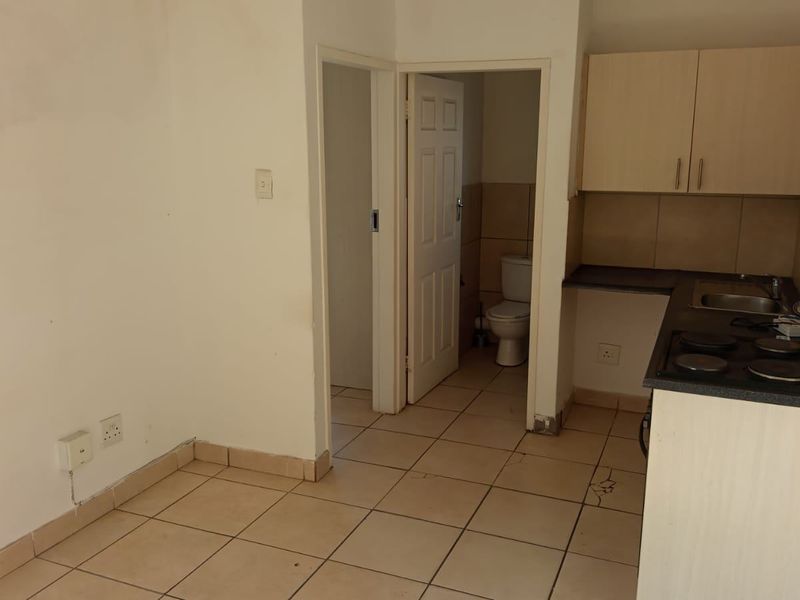 Apartment Rental Monthly In Kempton Park - Photo 3