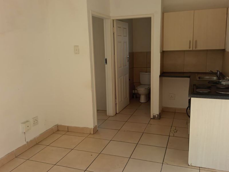 Apartment Rental Monthly In Kempton Park - Photo 2