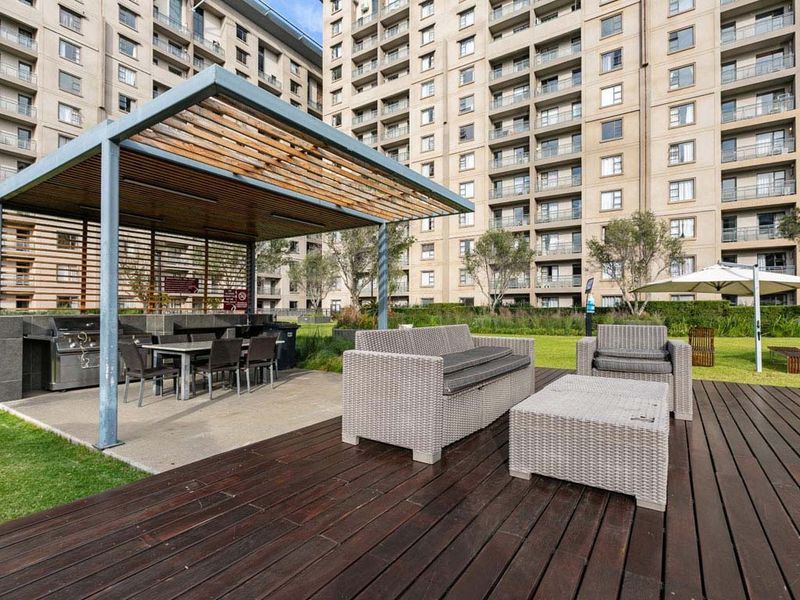 Apartment Rental Monthly In Sandton - Photo 2
