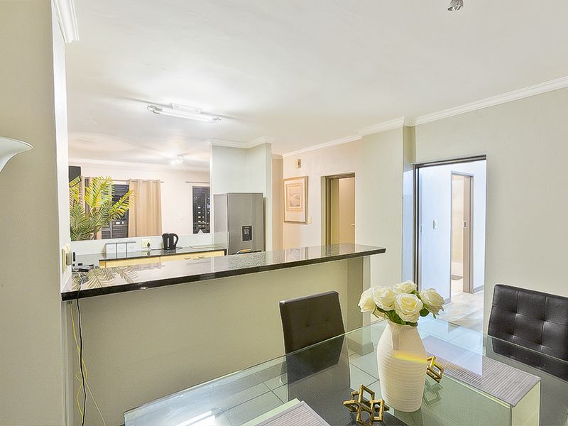 Apartment Rental Monthly In Sandton - Photo 10