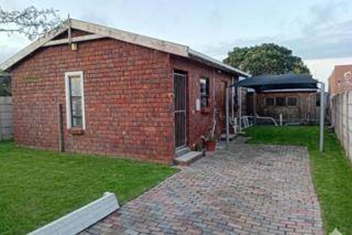 House For Sale In Port Elizabeth - Photo 2