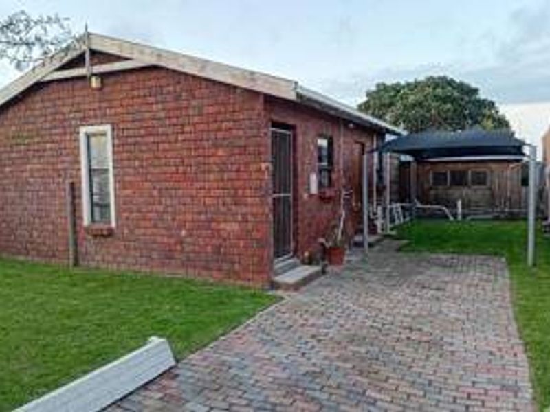 House For Sale In Port Elizabeth - Photo 2