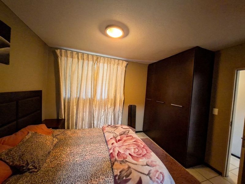 Apartment For Sale In Randburg - Photo 9