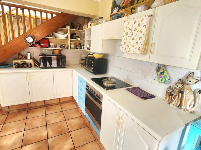 Townhouse For Sale In Hibberdene - Photo 10