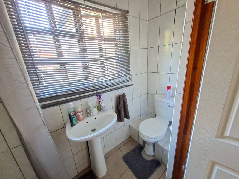 Apartment Rental Monthly In Mount Edgecombe - Photo 9