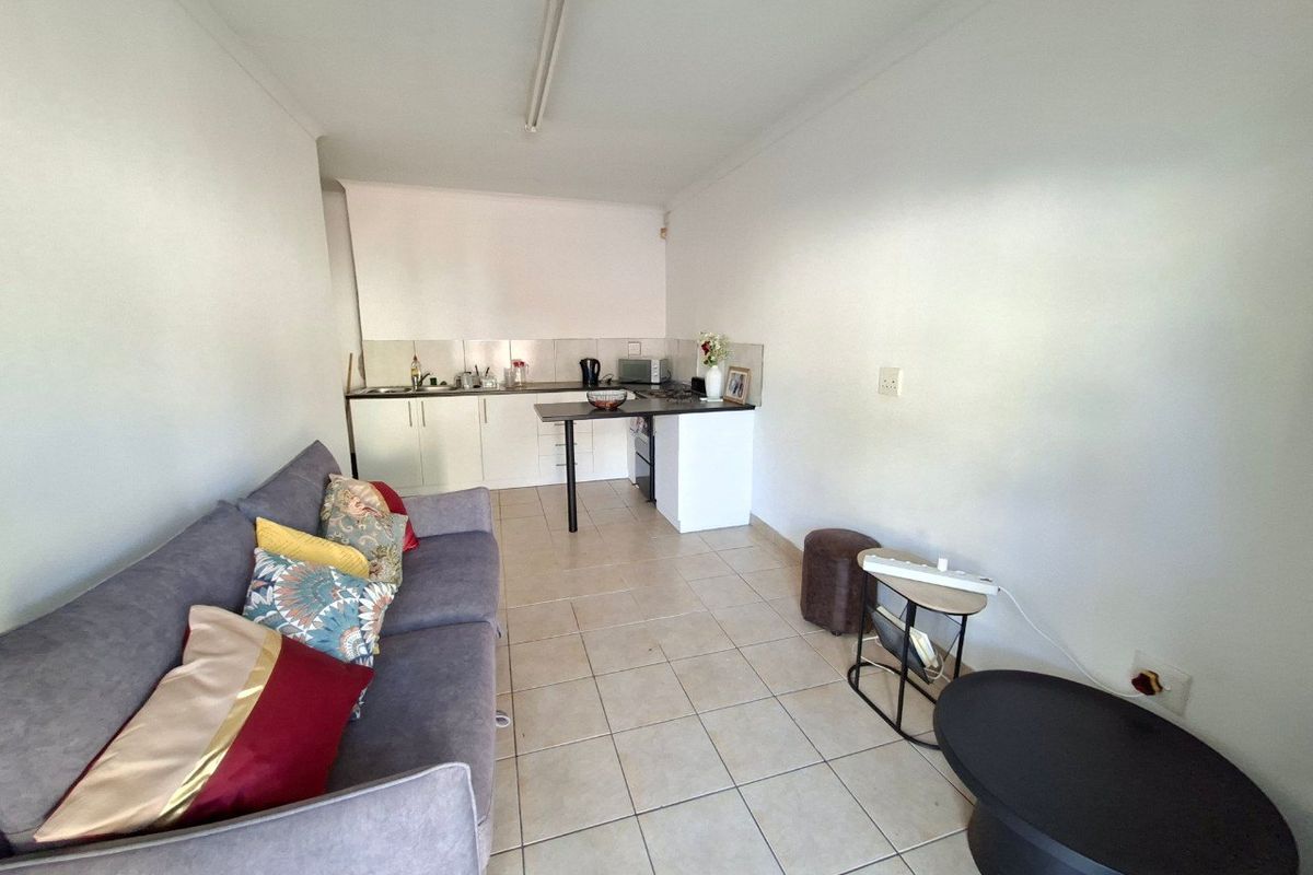 Apartment Rental Monthly In Mount Edgecombe - Photo 2