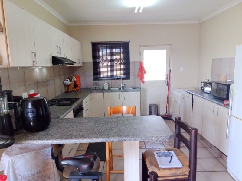 Townhouse For Sale In Amanzimtoti - Photo 6