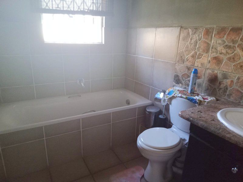 Townhouse For Sale In Amanzimtoti - Photo 4