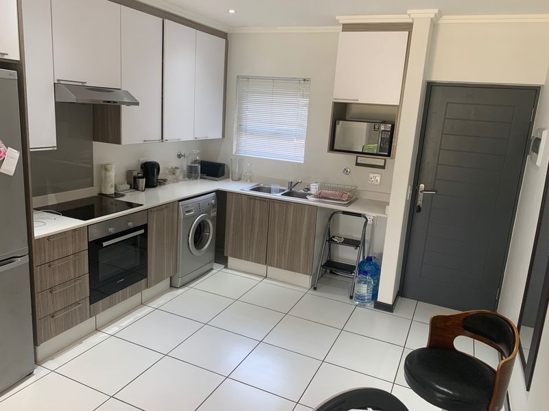 Apartment Rental Monthly In Sandton - Photo 6