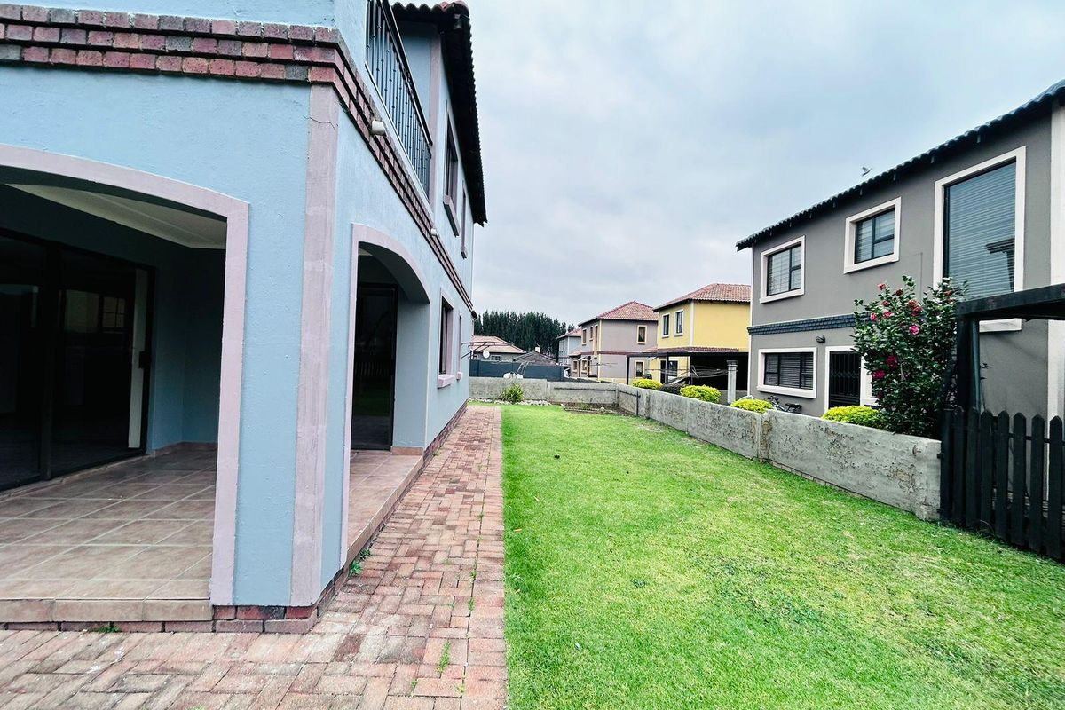 Townhouse For Sale In Alberton - Photo 3