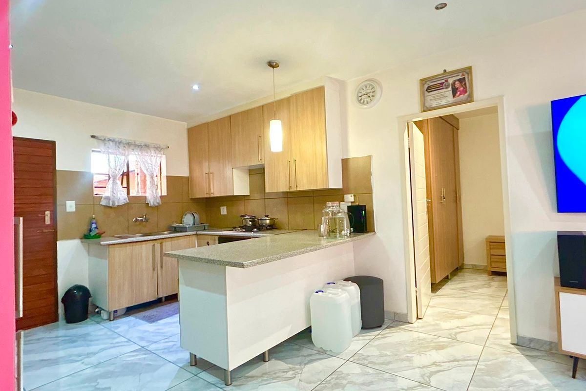 Apartment Rental Monthly In Midrand - Photo 4
