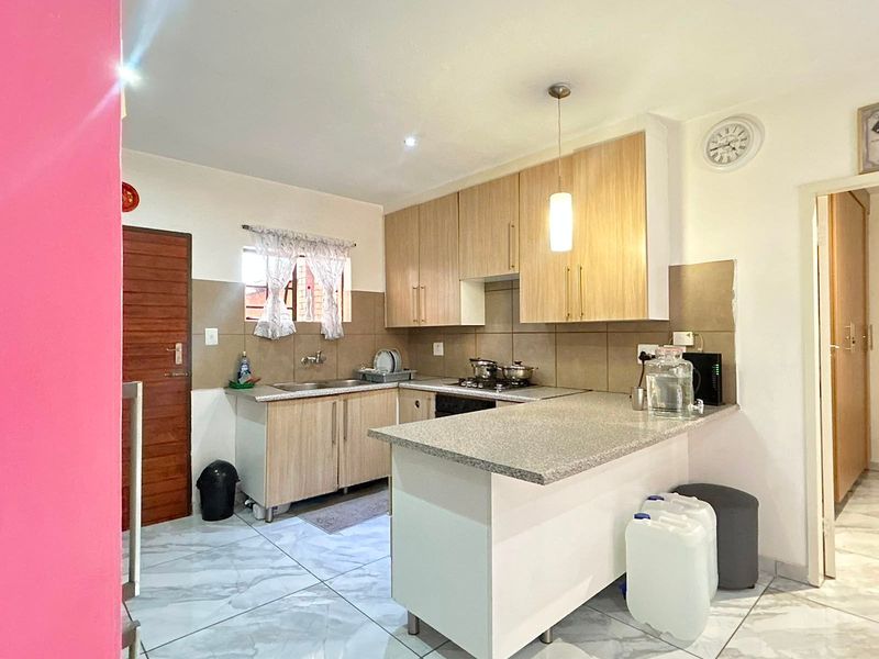 Apartment Rental Monthly In Midrand - Photo 2