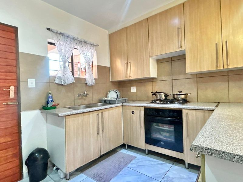 Apartment Rental Monthly In Midrand - Photo 3