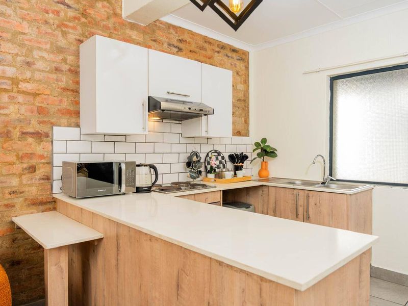 Townhouse Rental Monthly In Kempton Park - Photo 9