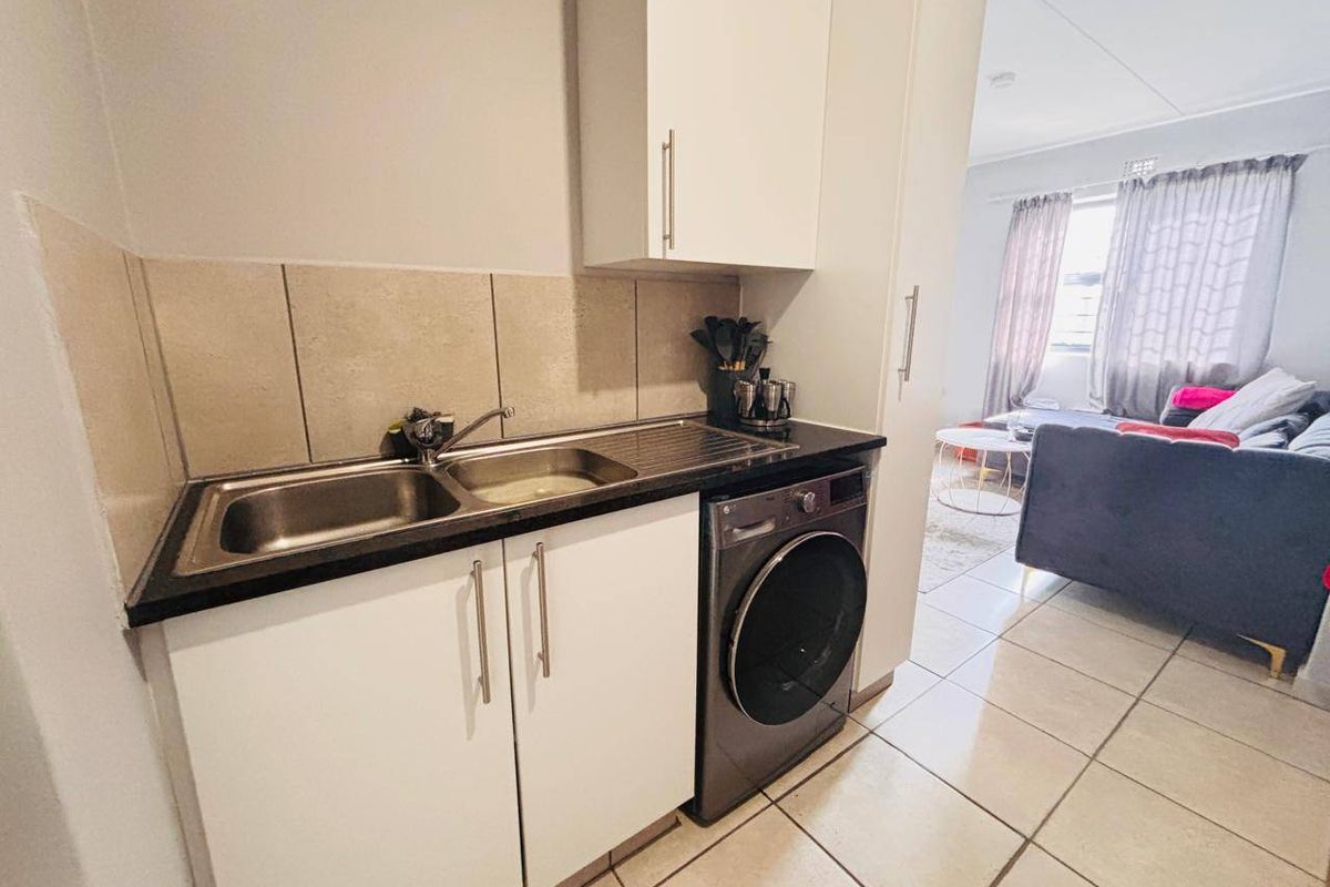 Apartment For Sale In Midrand - Photo 3