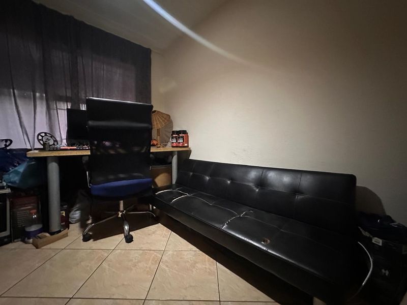 Apartment For Sale In Roodepoort - Photo 6